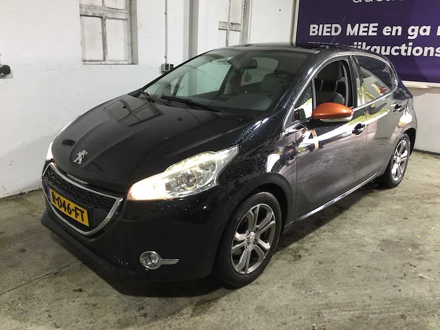 Peugeot - 208 - 1.6 e-hdi blue lease - r-046-ft - afbeelding 1 van  25