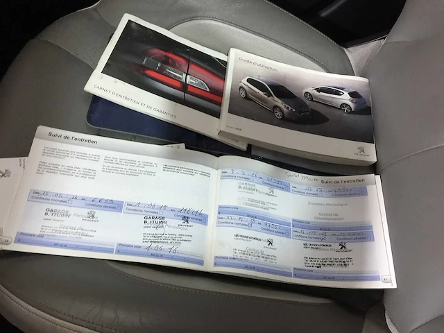 Peugeot - 208 - 1.6 e-hdi blue lease - r-046-ft - afbeelding 16 van  25