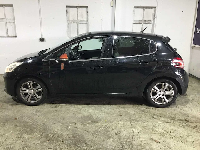 Peugeot - 208 - 1.6 e-hdi blue lease - r-046-ft - afbeelding 12 van  25