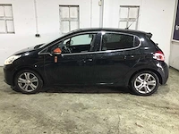 Peugeot - 208 - 1.6 e-hdi blue lease - r-046-ft - afbeelding 12 van  25