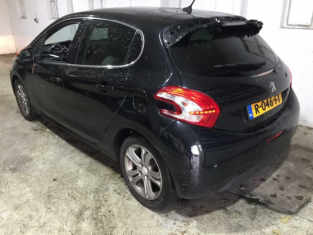 Peugeot - 208 - 1.6 e-hdi blue lease - r-046-ft - afbeelding 19 van  25