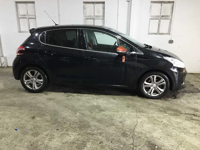 Peugeot - 208 - 1.6 e-hdi blue lease - r-046-ft - afbeelding 22 van  25