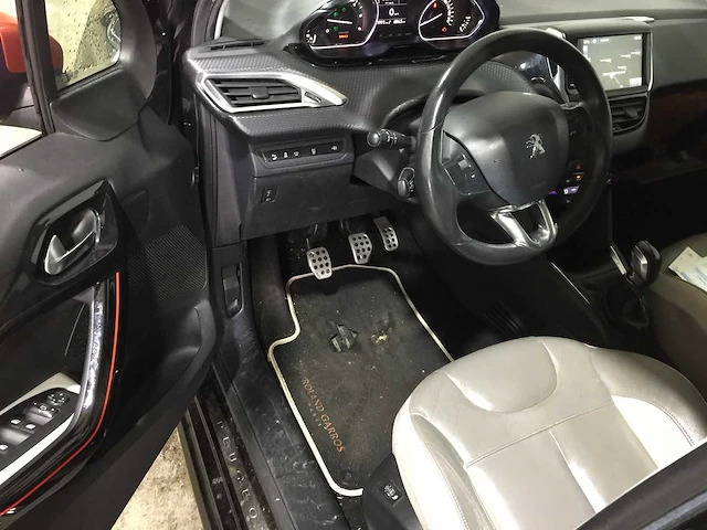 Peugeot - 208 - 1.6 e-hdi blue lease - r-046-ft - afbeelding 25 van  25