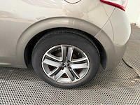 Peugeot - 208 - personenauto - 2012 - afbeelding 20 van  27
