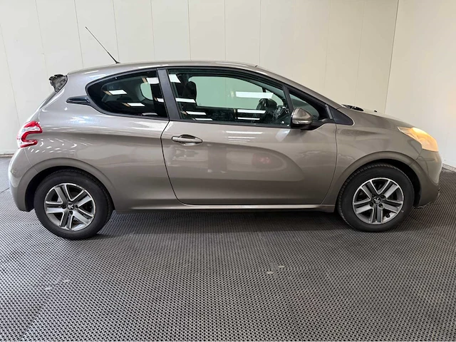 Peugeot - 208 - personenauto - 2012 - afbeelding 5 van  27