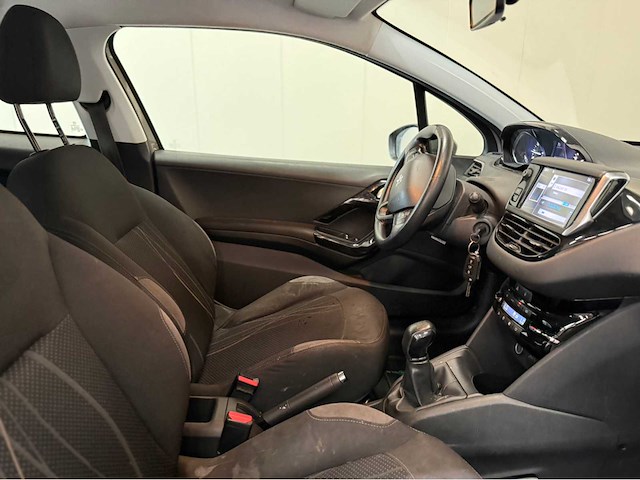 Peugeot - 208 - personenauto - 2012 - afbeelding 6 van  27