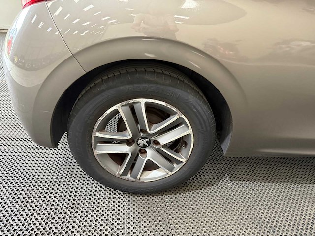 Peugeot - 208 - personenauto - 2012 - afbeelding 9 van  27