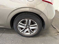 Peugeot - 208 - personenauto - 2012 - afbeelding 13 van  27