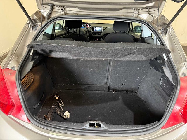 Peugeot - 208 - personenauto - 2012 - afbeelding 14 van  27