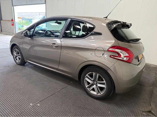 Peugeot - 208 - personenauto - 2012 - afbeelding 22 van  27