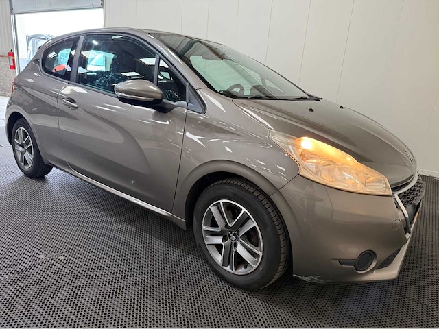 Peugeot - 208 - personenauto - 2012 - afbeelding 24 van  27