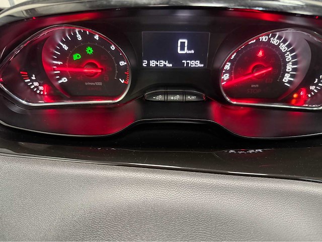 Peugeot - 208 - personenauto - 2015 - afbeelding 6 van  27