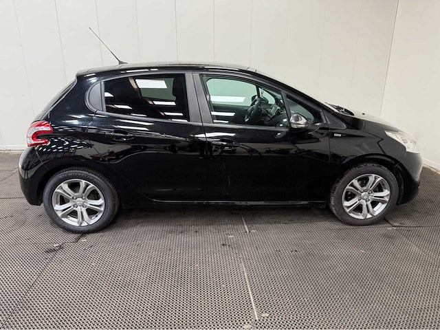 Peugeot - 208 - personenauto - 2015 - afbeelding 23 van  27