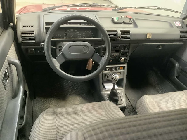 Peugeot - 305 - oldtimer - 1985 - afbeelding 7 van  30