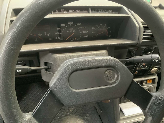 Peugeot - 305 - oldtimer - 1985 - afbeelding 10 van  30