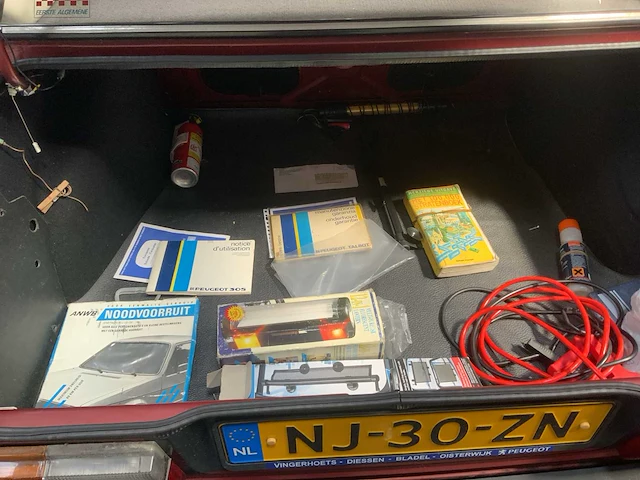 Peugeot - 305 - oldtimer - 1985 - afbeelding 11 van  30