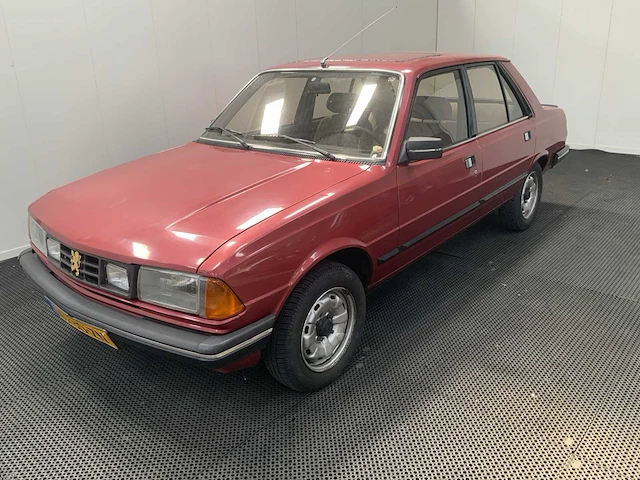 Peugeot - 305 - oldtimer - 1985 - afbeelding 1 van  30
