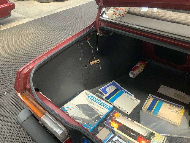 Peugeot - 305 - oldtimer - 1985 - afbeelding 14 van  30