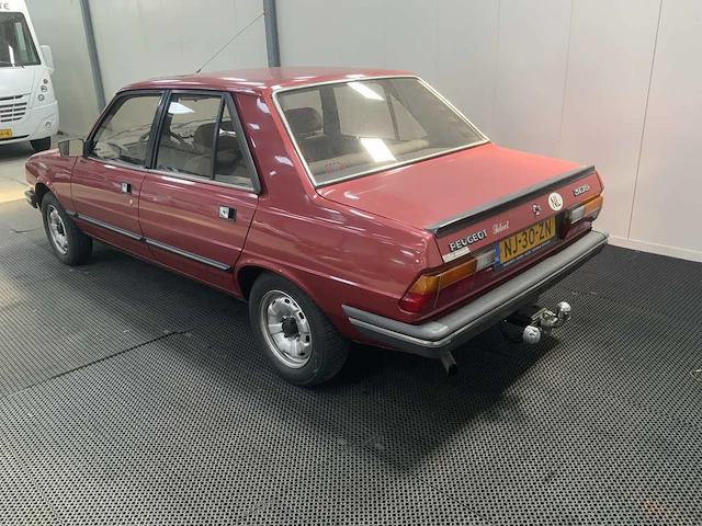 Peugeot - 305 - oldtimer - 1985 - afbeelding 23 van  30