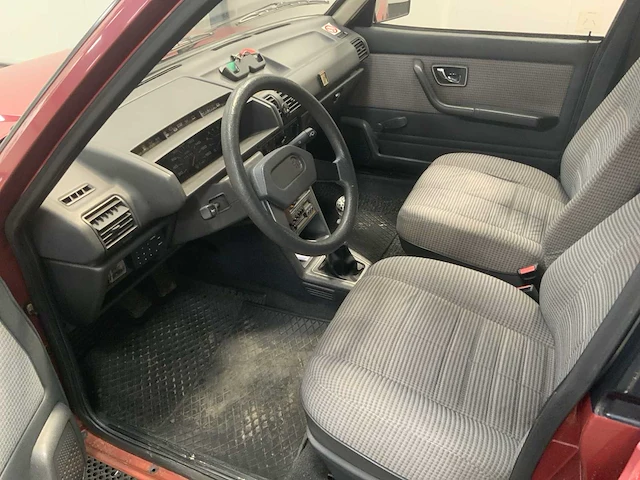 Peugeot - 305 - oldtimer - 1985 - afbeelding 30 van  30