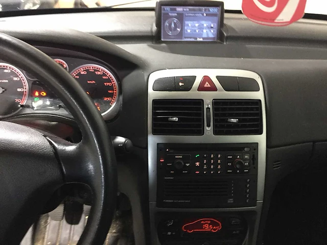 Peugeot - 307 sw - 1.6 16v navtech 7p- 13-jb-nl - afbeelding 2 van  26