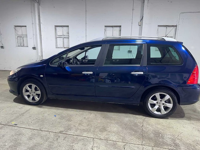 Peugeot - 307 sw - 2.0-16v premium automaat- 60-xv-bg - afbeelding 12 van  19