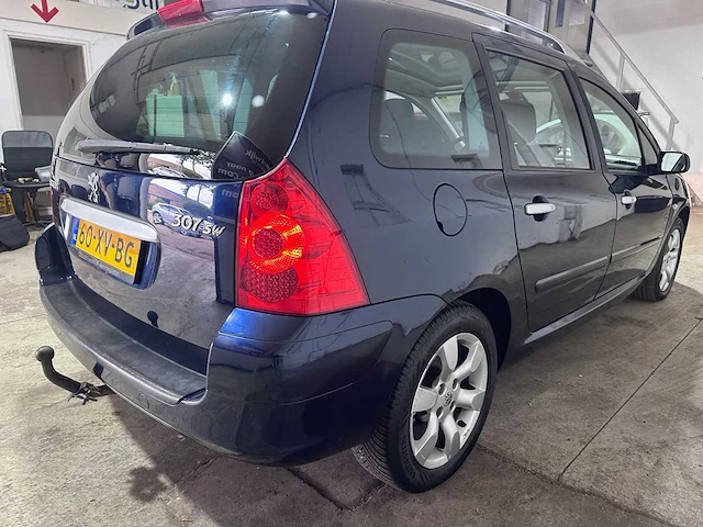 Peugeot - 307 sw - 2.0-16v premium automaat- 60-xv-bg - afbeelding 15 van  19