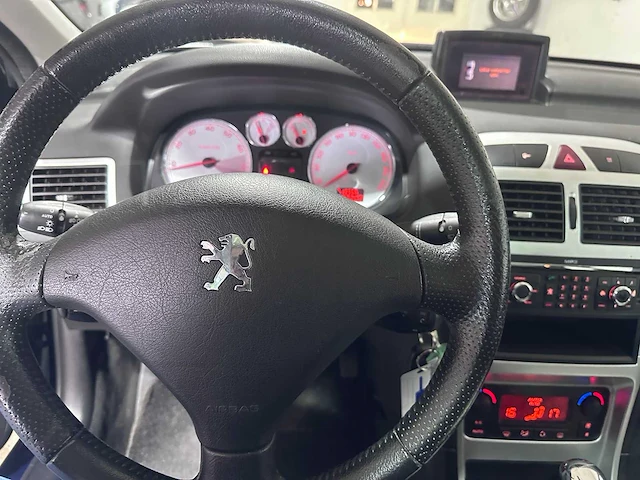 Peugeot - 307 sw - 2.0-16v premium automaat- 60-xv-bg - afbeelding 19 van  19
