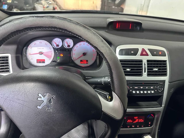 Peugeot - 307 sw - 2.0-16v xsi automaat- 88-sg-dx - afbeelding 2 van  23