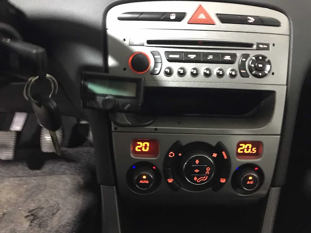 Peugeot - 308 - 1.6 hdif style - 74-jdf-9 - afbeelding 8 van  23