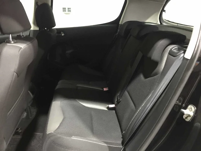 Peugeot - 308 - 1.6 hdif style - 74-jdf-9 - afbeelding 10 van  23