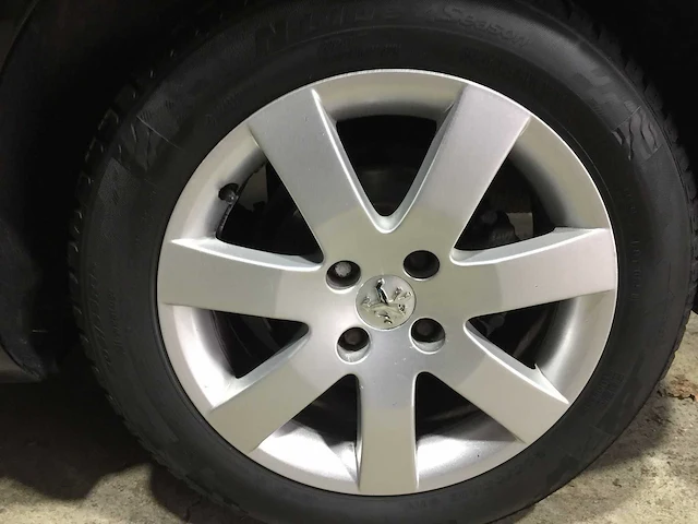 Peugeot - 308 - 1.6 hdif style - 74-jdf-9 - afbeelding 13 van  23