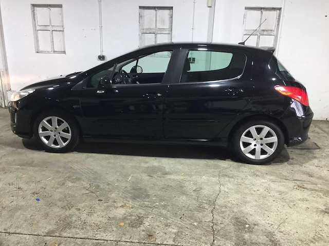 Peugeot - 308 - 1.6 hdif style - 74-jdf-9 - afbeelding 12 van  23