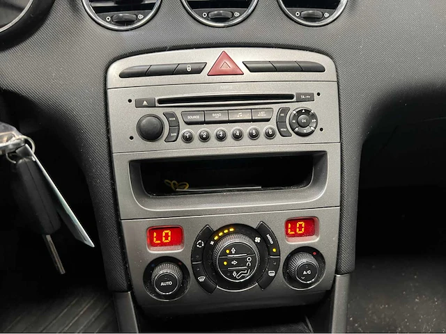 Peugeot - 308 - personenauto - 2008 - afbeelding 4 van  22