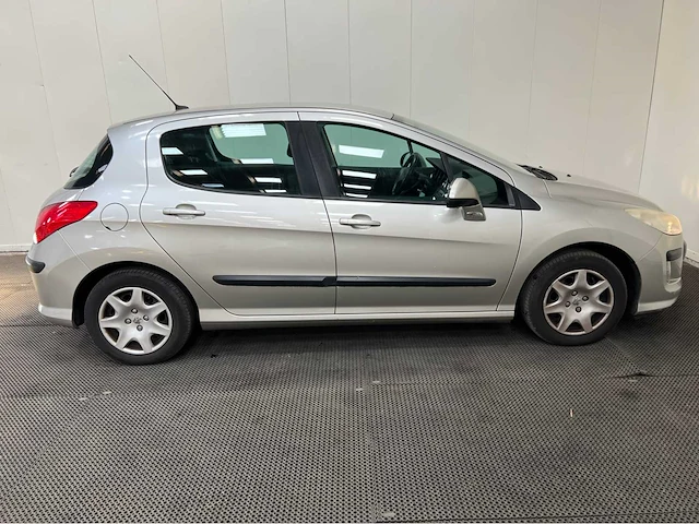 Peugeot - 308 - personenauto - 2008 - afbeelding 18 van  22