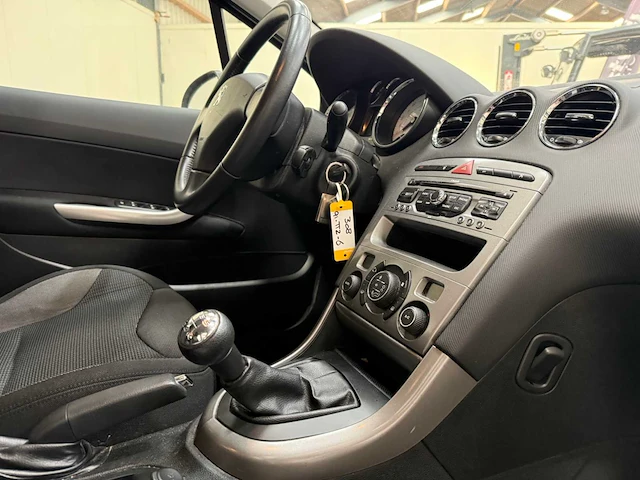 Peugeot - 308 - personenauto - 2012 - afbeelding 7 van  27