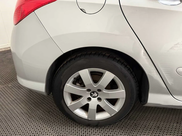 Peugeot - 308 - personenauto - 2012 - afbeelding 15 van  27