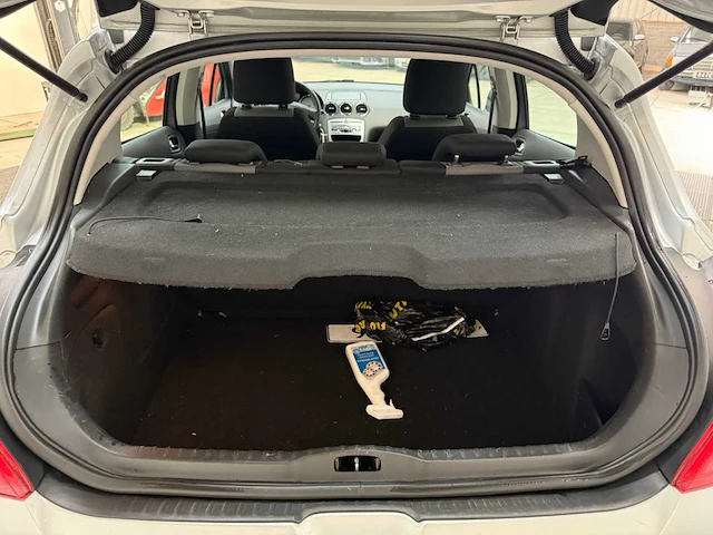 Peugeot - 308 - personenauto - 2012 - afbeelding 17 van  27