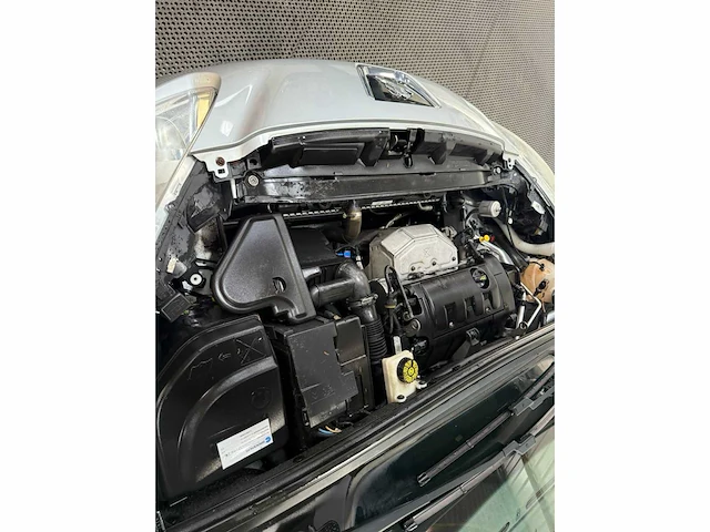 Peugeot - 308 - personenauto - 2012 - afbeelding 18 van  27