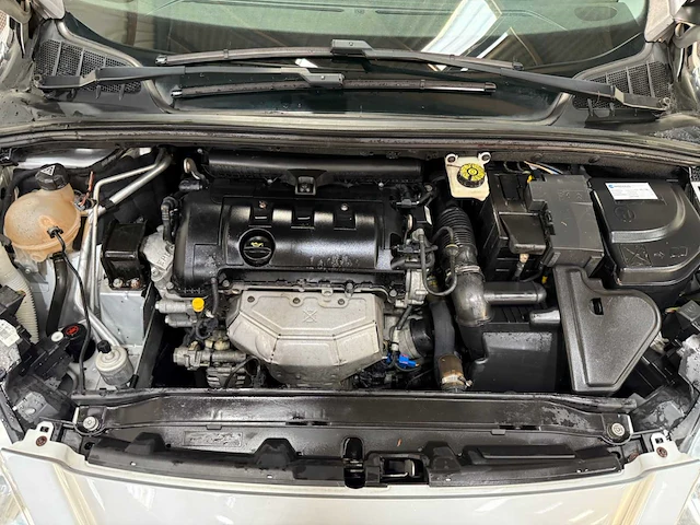 Peugeot - 308 - personenauto - 2012 - afbeelding 20 van  27