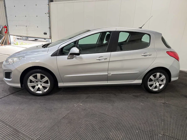 Peugeot - 308 - personenauto - 2012 - afbeelding 21 van  27