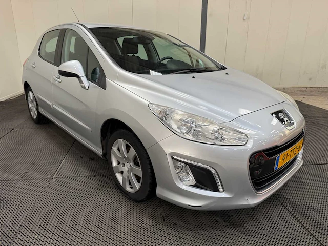 Peugeot - 308 - personenauto - 2012 - afbeelding 23 van  27