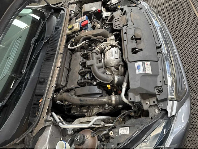 Peugeot - 308 - personenauto - 2013 - afbeelding 24 van  31