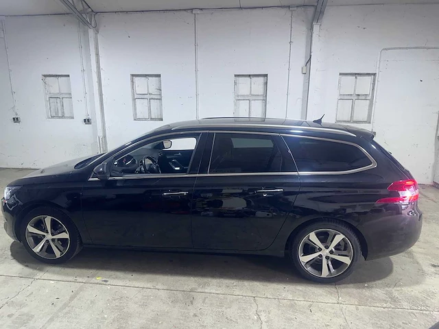 Peugeot - 308 sw - 1.2 e-thp première - 7-zbb-61 - afbeelding 11 van  18