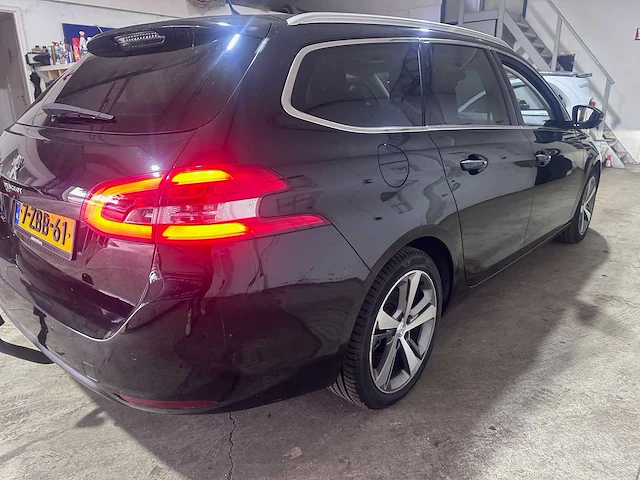 Peugeot - 308 sw - 1.2 e-thp première - 7-zbb-61 - afbeelding 14 van  18