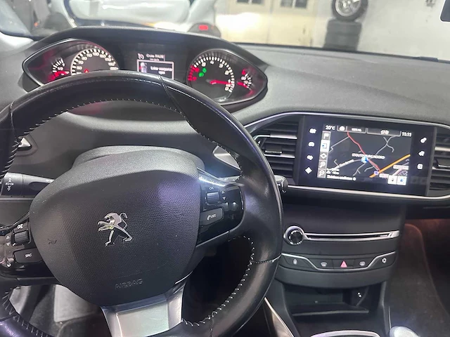 Peugeot - 308 sw - 1.2 e-thp première - 7-zbb-61 - afbeelding 18 van  18