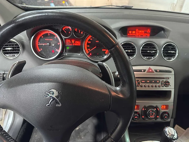 Peugeot - 308 sw - 1.6 e-hdi active - 9-zls-31 - afbeelding 2 van  27