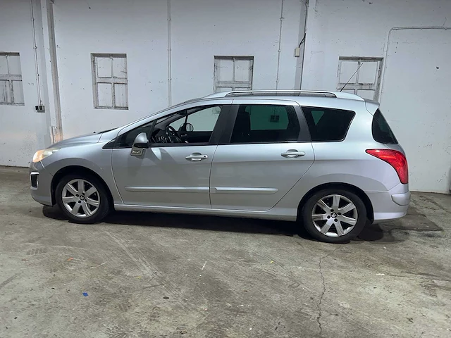 Peugeot - 308 sw - 1.6 e-hdi active - 9-zls-31 - afbeelding 12 van  27