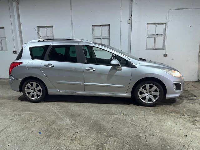 Peugeot - 308 sw - 1.6 e-hdi active - 9-zls-31 - afbeelding 24 van  27