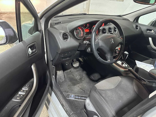 Peugeot - 308 sw - 1.6 e-hdi active - 9-zls-31 - afbeelding 27 van  27